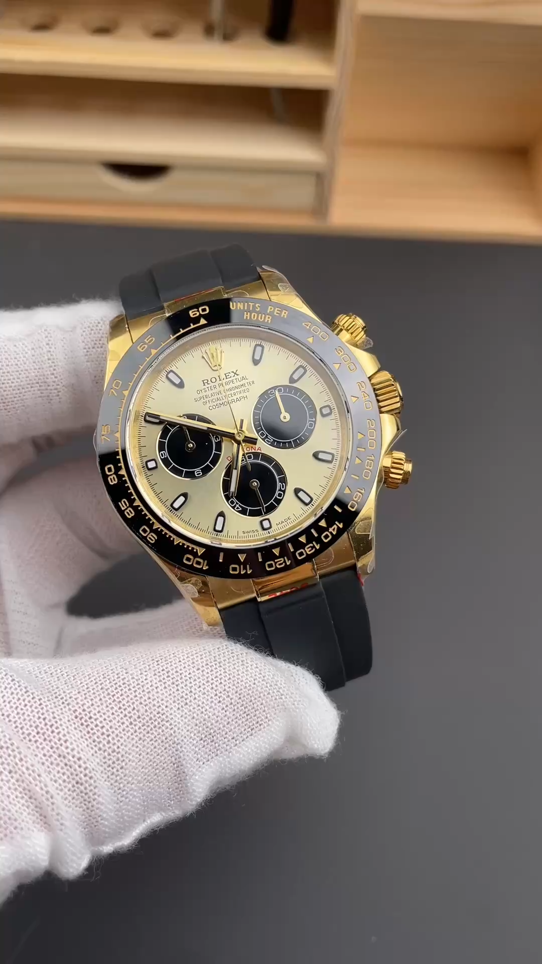 Rolex Daytona 116518LN Yellow Gold Champagne Dial 40mm Mens Replica Watch - Video