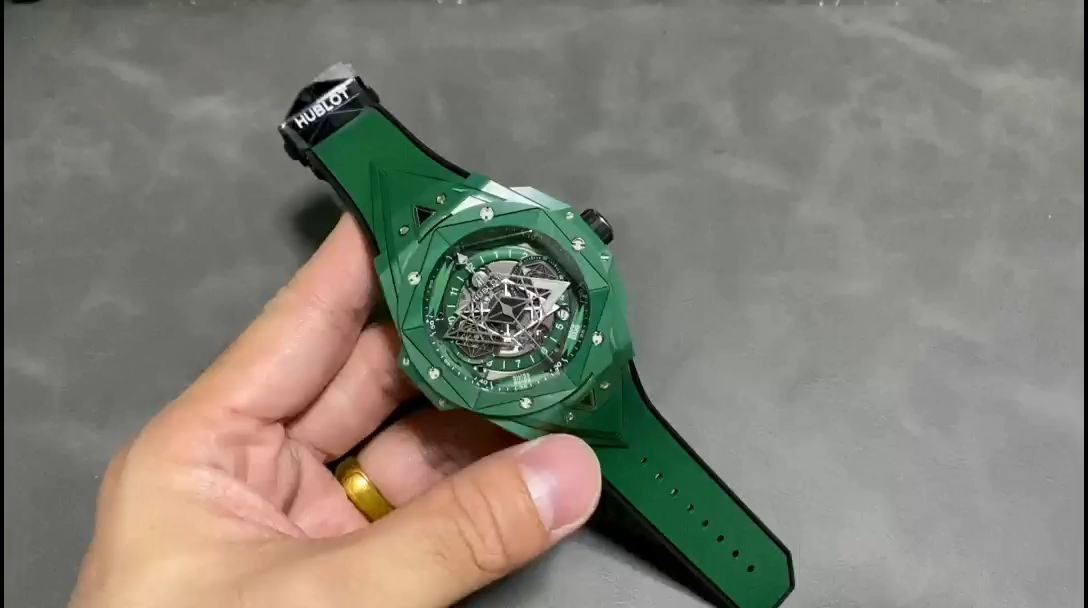 Hublot Big Bang Sang Bleu Green Ceramic 418.GX.5207.RX.MXM22 Replica 45mm - Video
