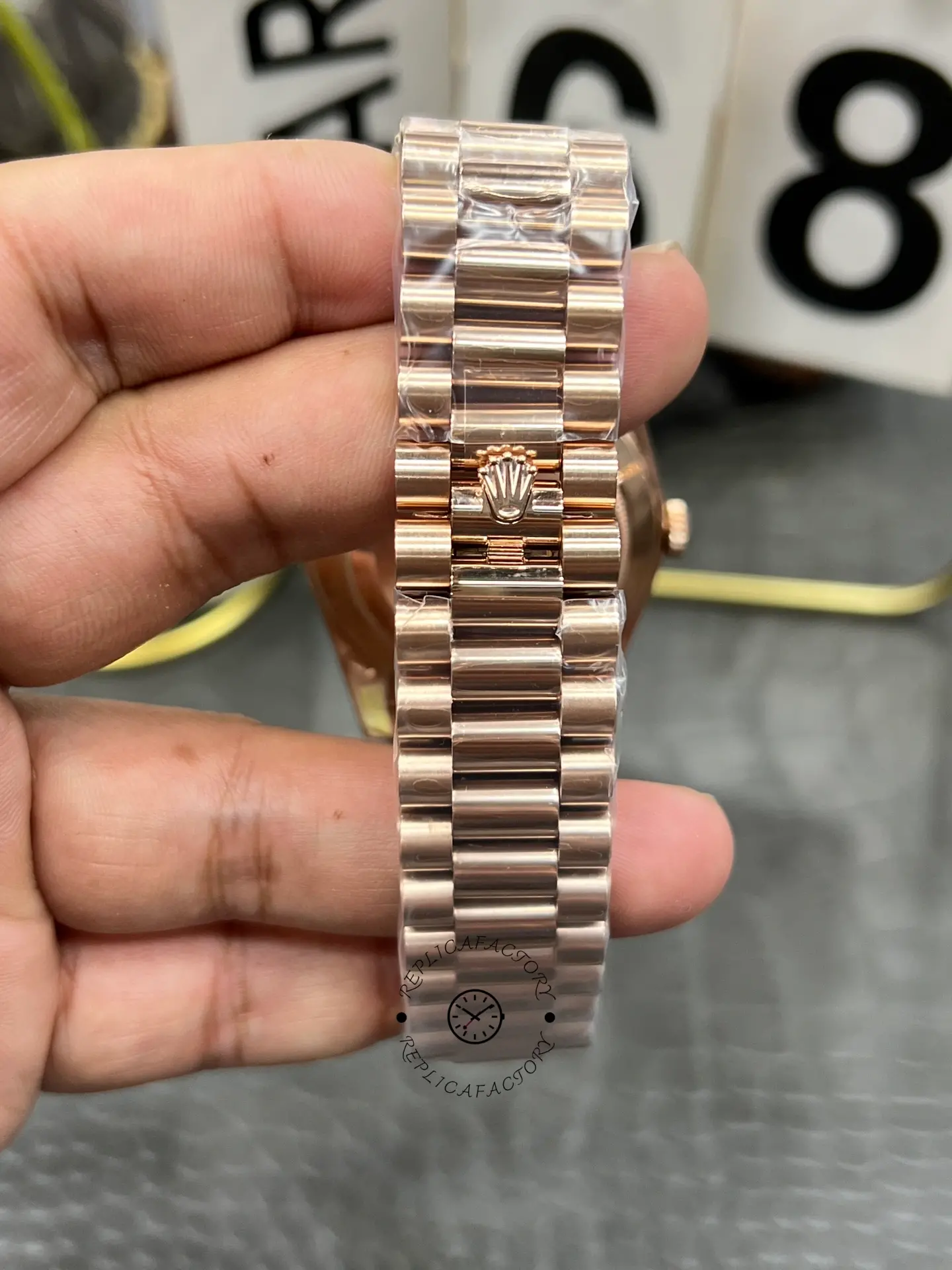 Bracelet clasp exterior view of Rolex Day-Date 40 M228235-0055 showing the concealed crown clasp on the President bracelet.