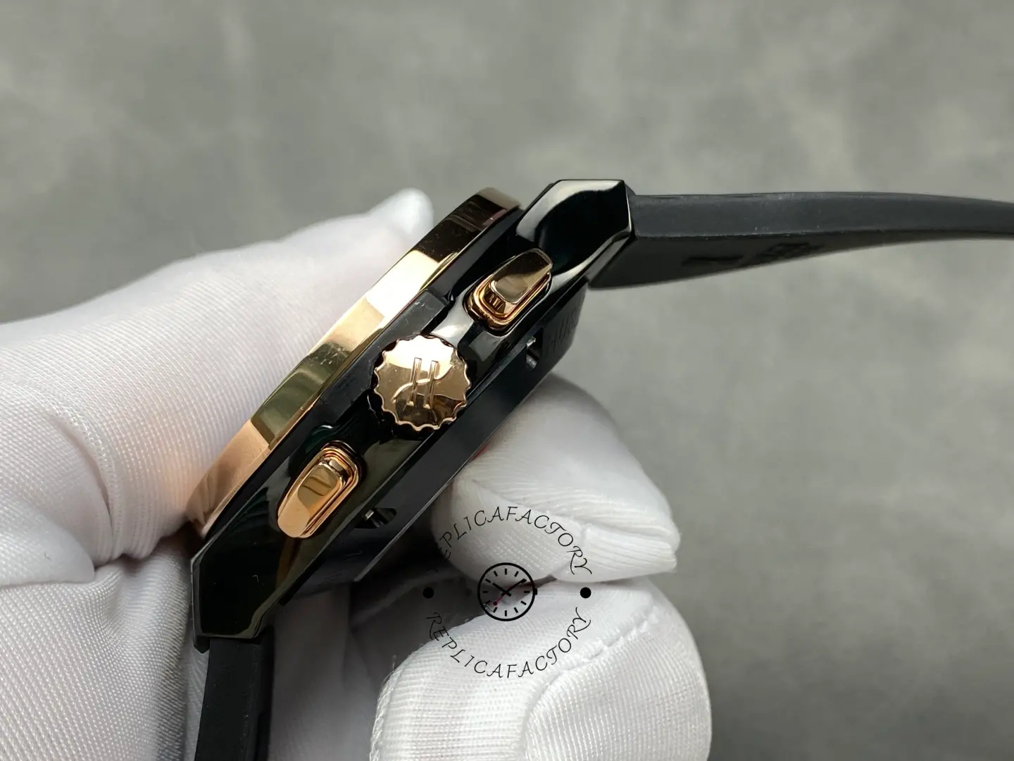 Side profile of Hublot Classic Fusion 521.CO.1781.RX showing case thickness and crown detail.