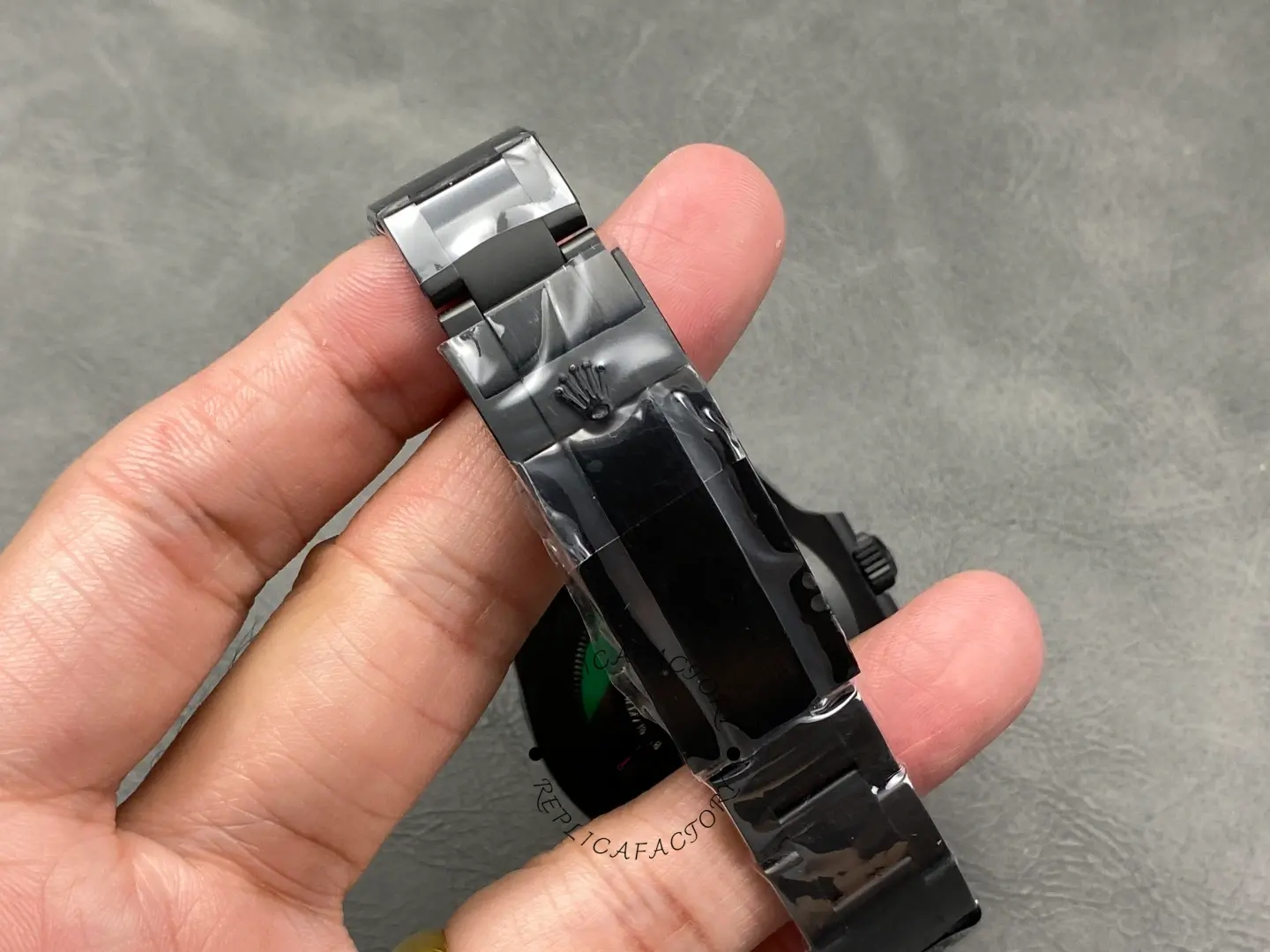 Clasp detail of Rolex Submariner 116610LV showing black oyster bracelet and logo clasp.