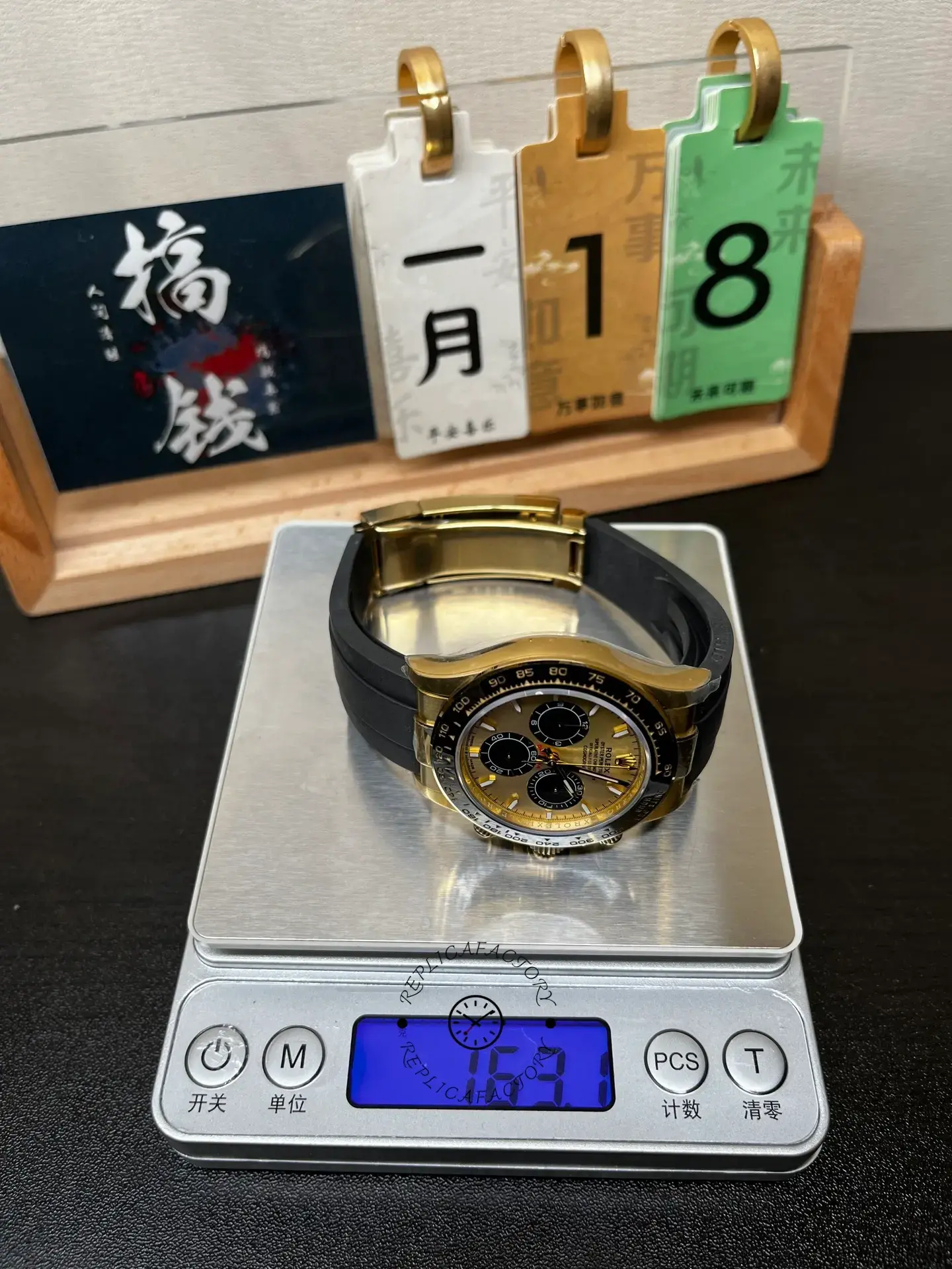 Product measurement view of Rolex Daytona 126518LN-0012 with strap and scale display.