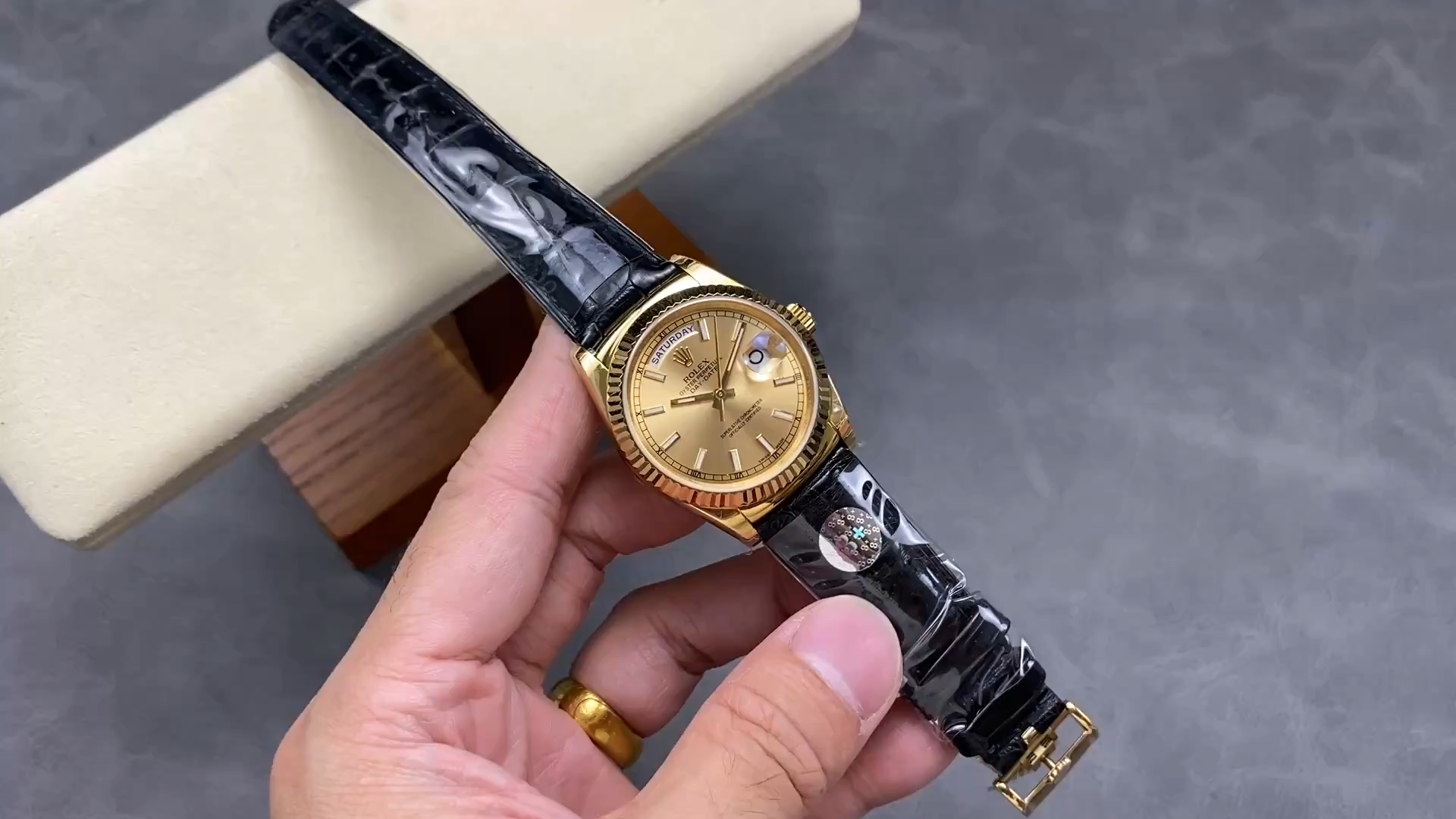 1:1 Clone Rolex Day-Date Champagne Index Dial 36 Leather Strap 118138 - Video