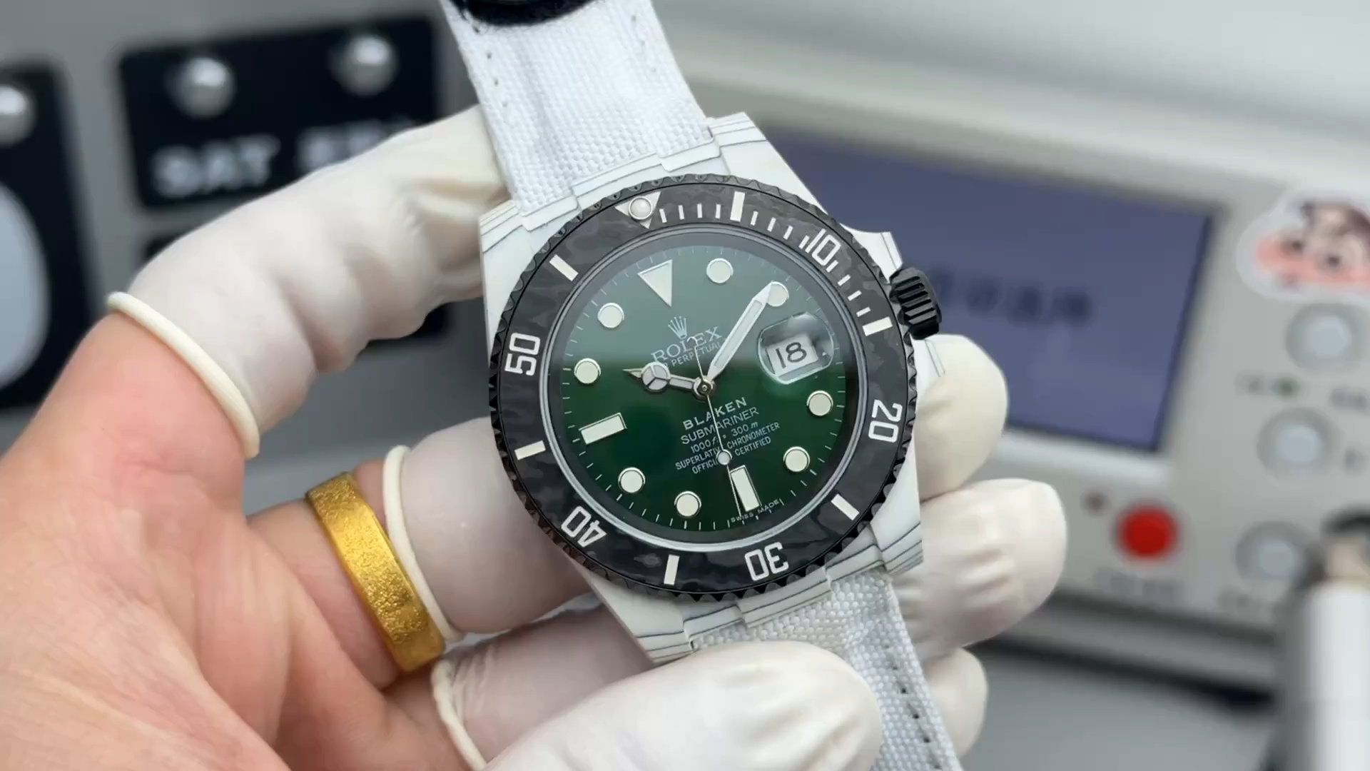 Replica Rolex Submariner 40mm Green Dial White Nylon Strap 116610 - Video
