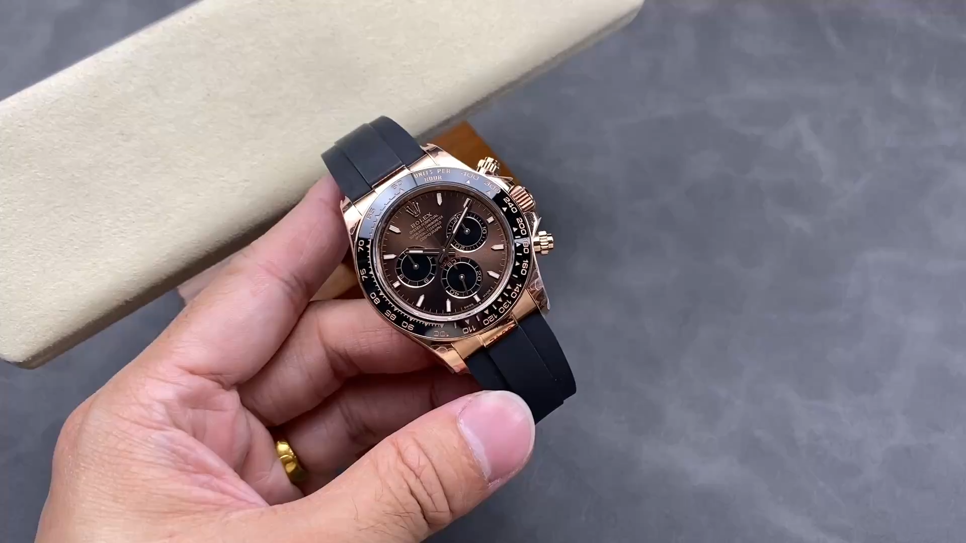 Replica Rolex Daytona Everose Rubber 116515 Chocolate - Video