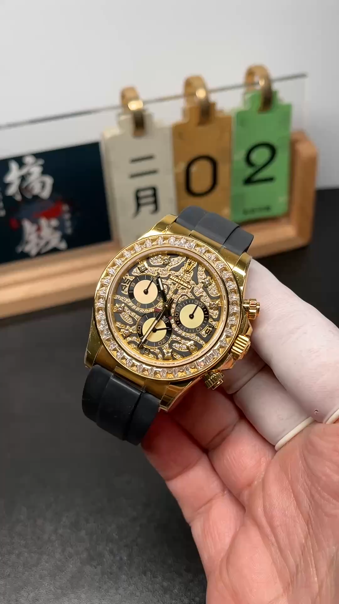 Rolex Cosmograph Daytona 116588 Yellow Gold Black Rubber Strap 40mm Mens Replica Watch - Video