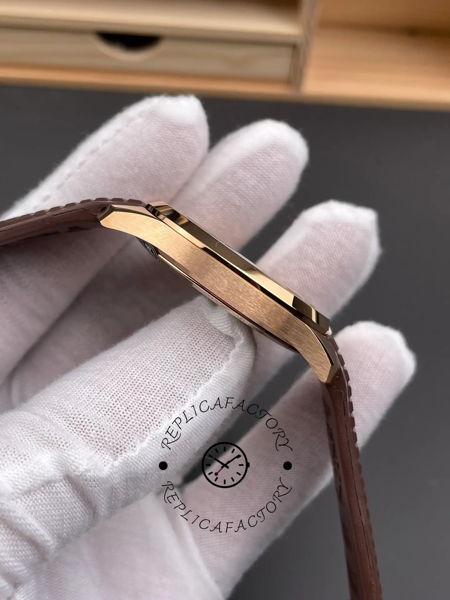Patek Philippe Aquanaut 5167R-001 side profile showing slim rose gold case and rubber strap
