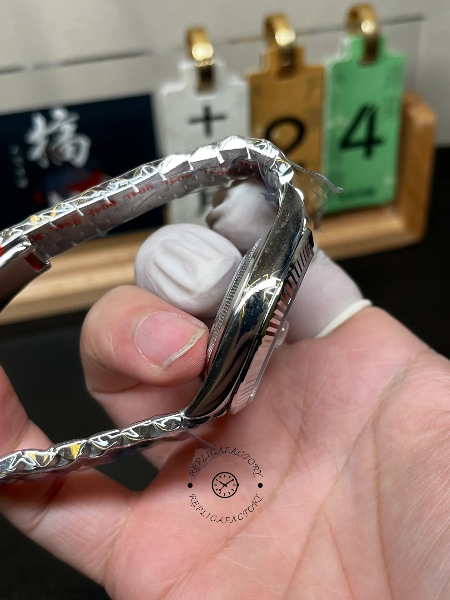 Side profile of Rolex 126334-0018 Datejust 41 showing case thickness, polished side and fluted bezel edge.