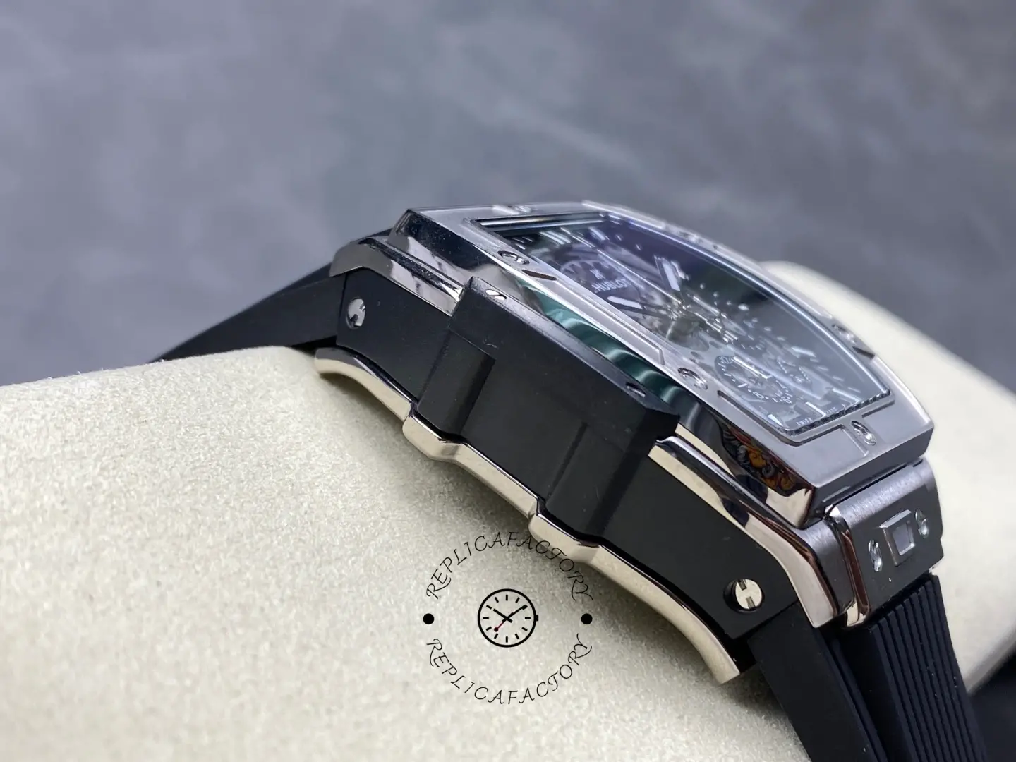 Side profile of Hublot Spirit of Big Bang 642.NX.0170.RX showing case thickness and layered construction.