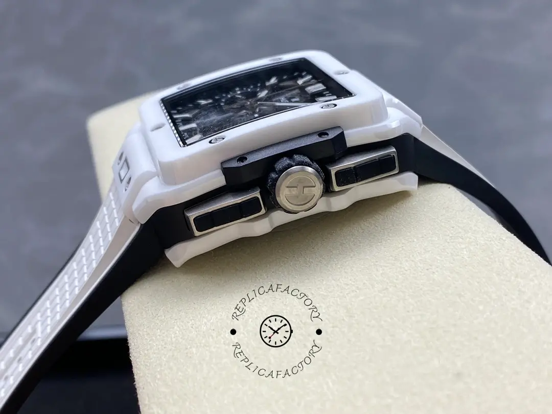 Angled side view of Hublot Spirit of Big Bang 821.HX.0170.RX focusing on case flank and pushers.