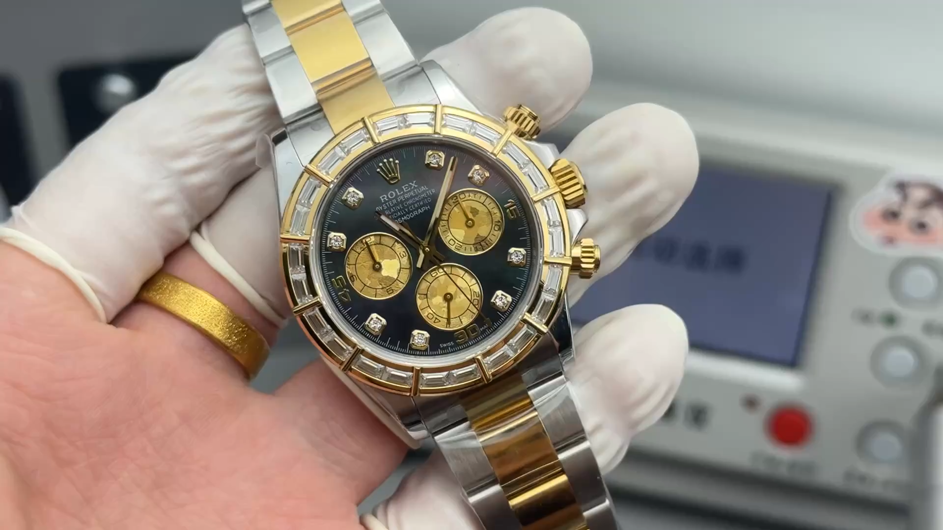 Rolex Daytona Cosmograph 116568BR Replica 40 Yellow Gold Black MOP Dial - Video