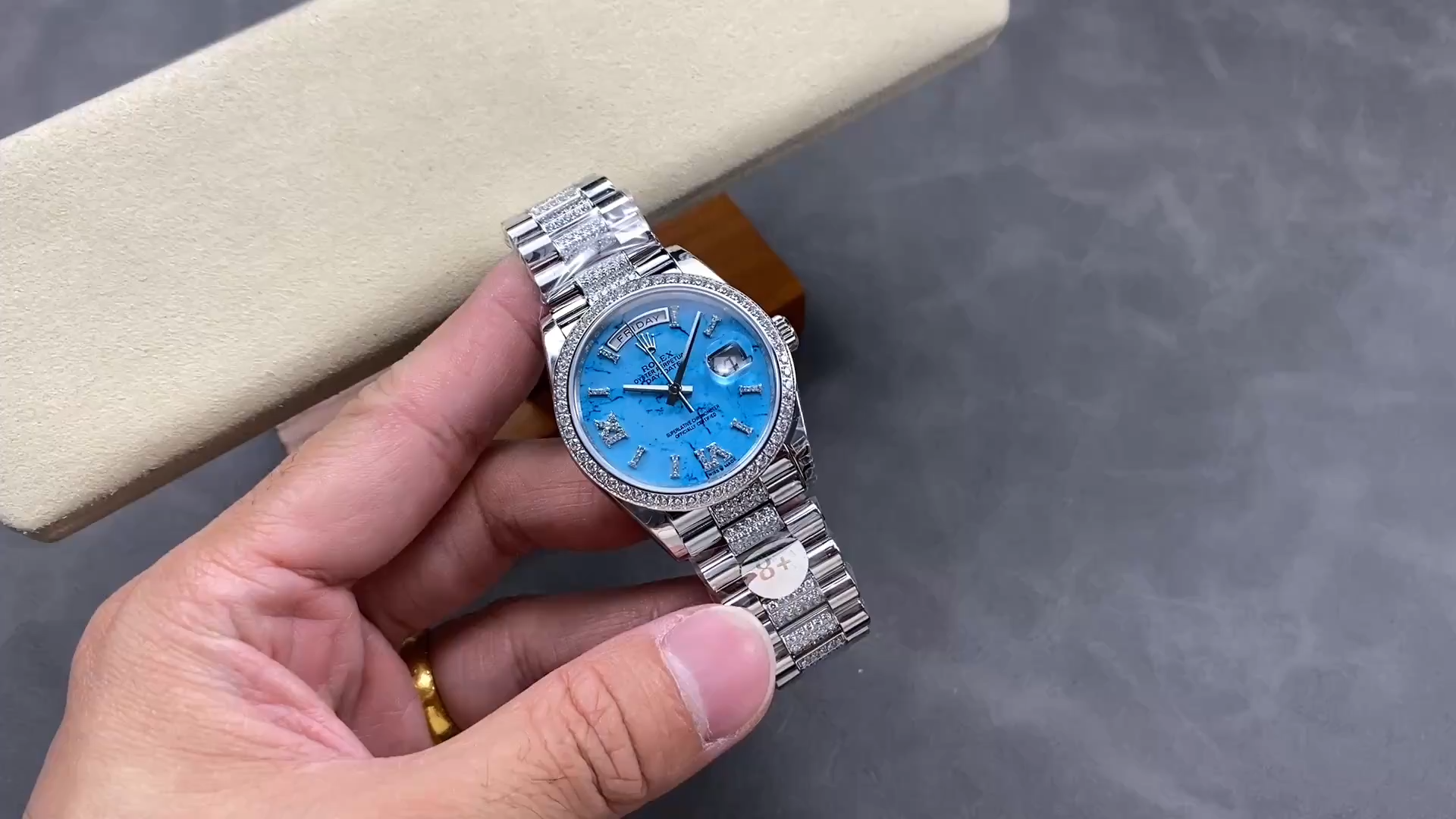 Replica Rolex Day-Date 36 Turquoise Dial Diamond-Set Roman 128349RBR 0032 - Video