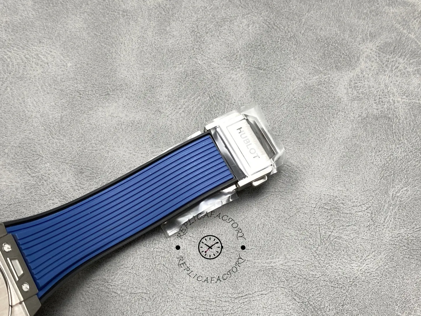 Strap buckle end of Hublot Big Bang Unico 441.NX.5171.RX showing blue strap and metal clasp.