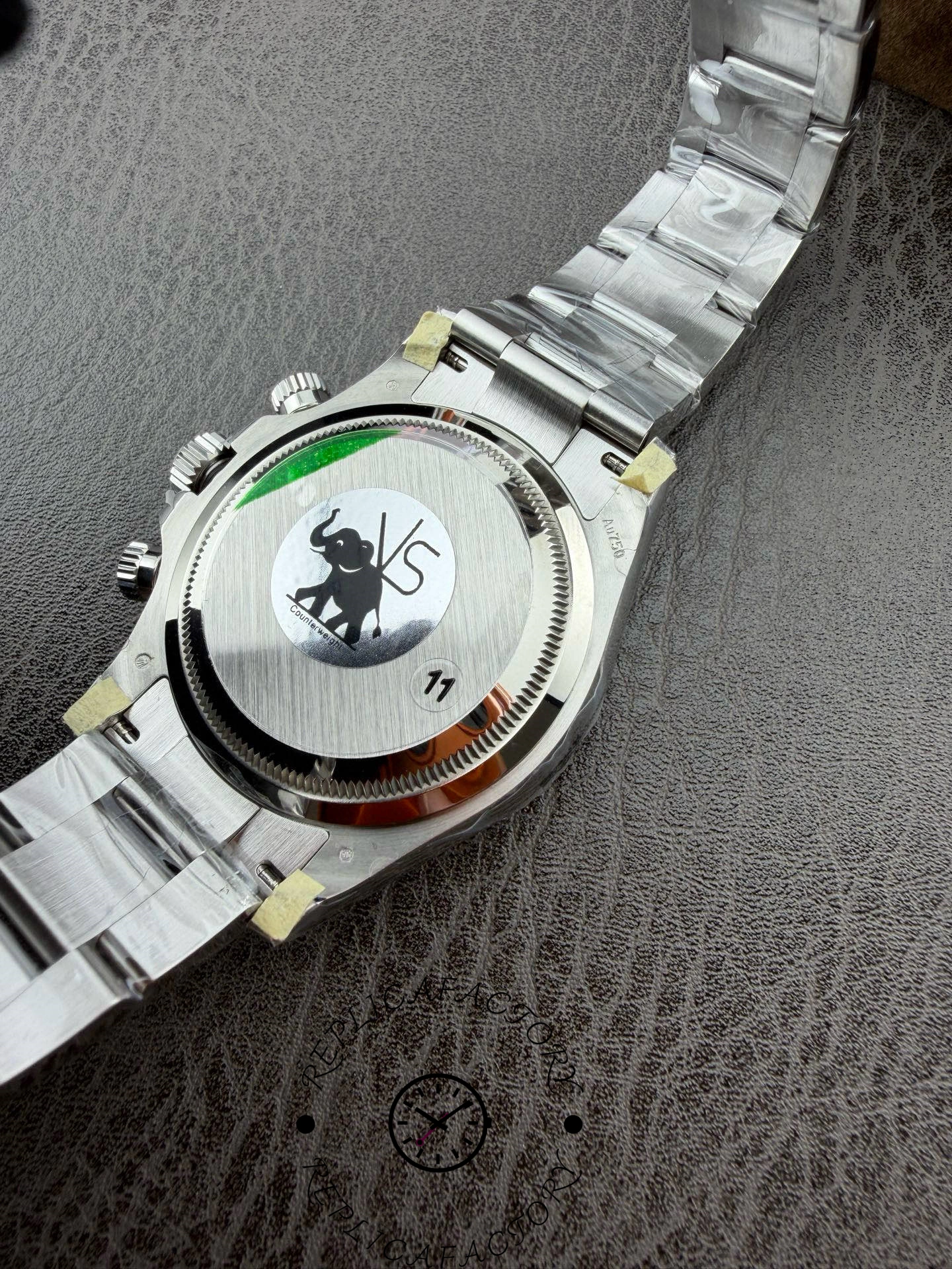 Caseback and lug fitment details on VS Daytona replica