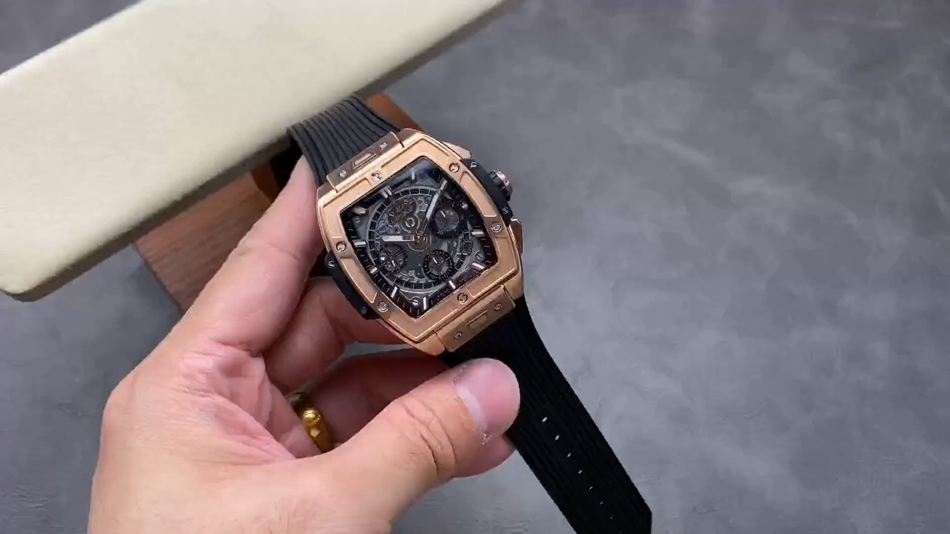 Hublot Spirit of Big Bang King 642.OX.0180.RX 42mm Mens - Video