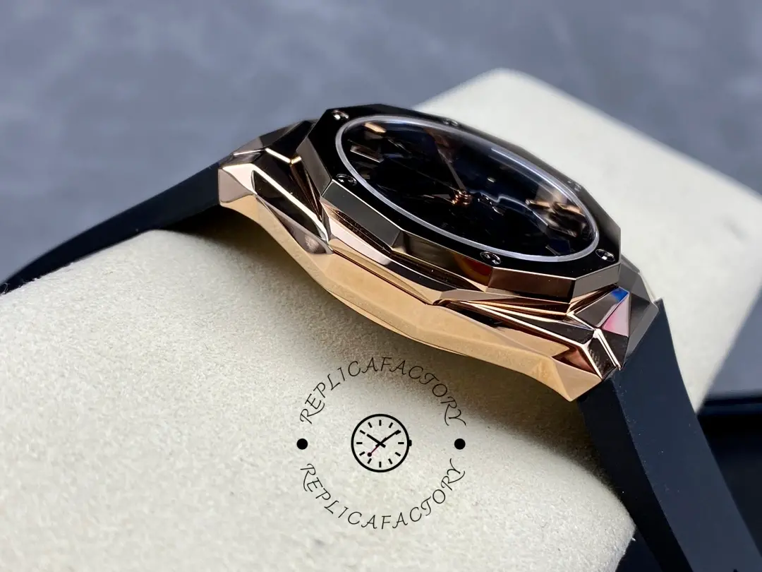 Hublot Classic Fusion 550.OS.1800.RX.ORL19 side profile, slim case and lug shape.