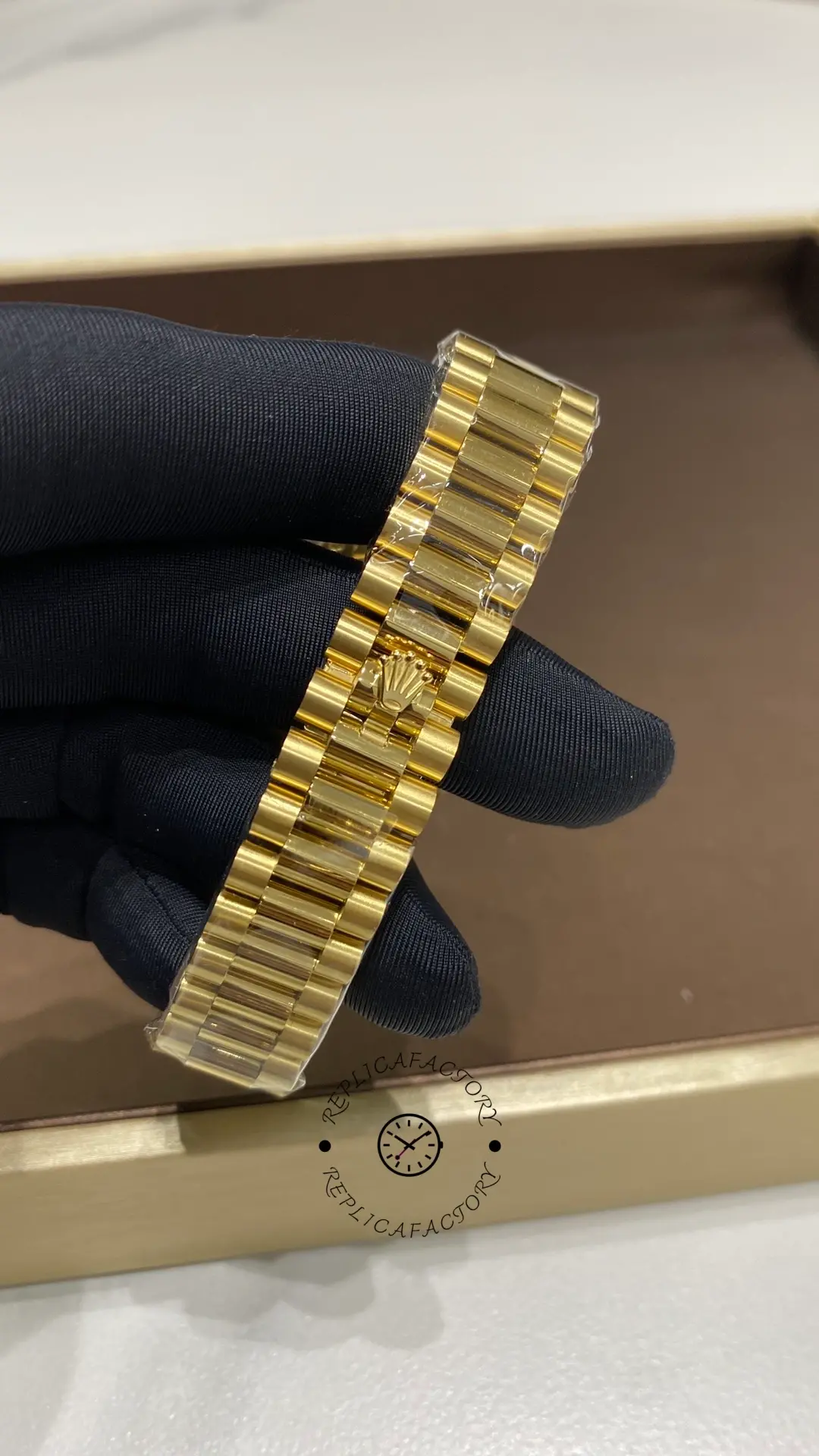 Bracelet close-up of Rolex Datejust 278278-0049 showing the President links and crown clasp detail.