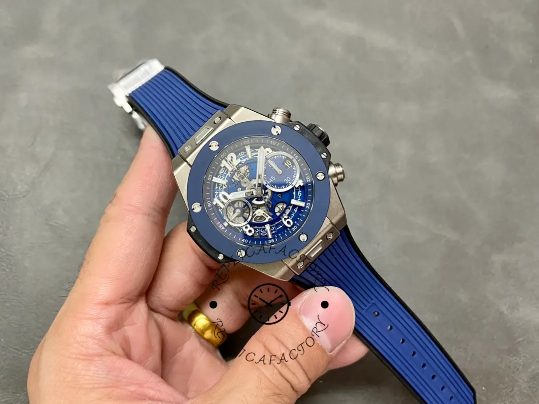 Full front view of Hublot Big Bang 421.NL.5170.RX blue dial and blue bezel.