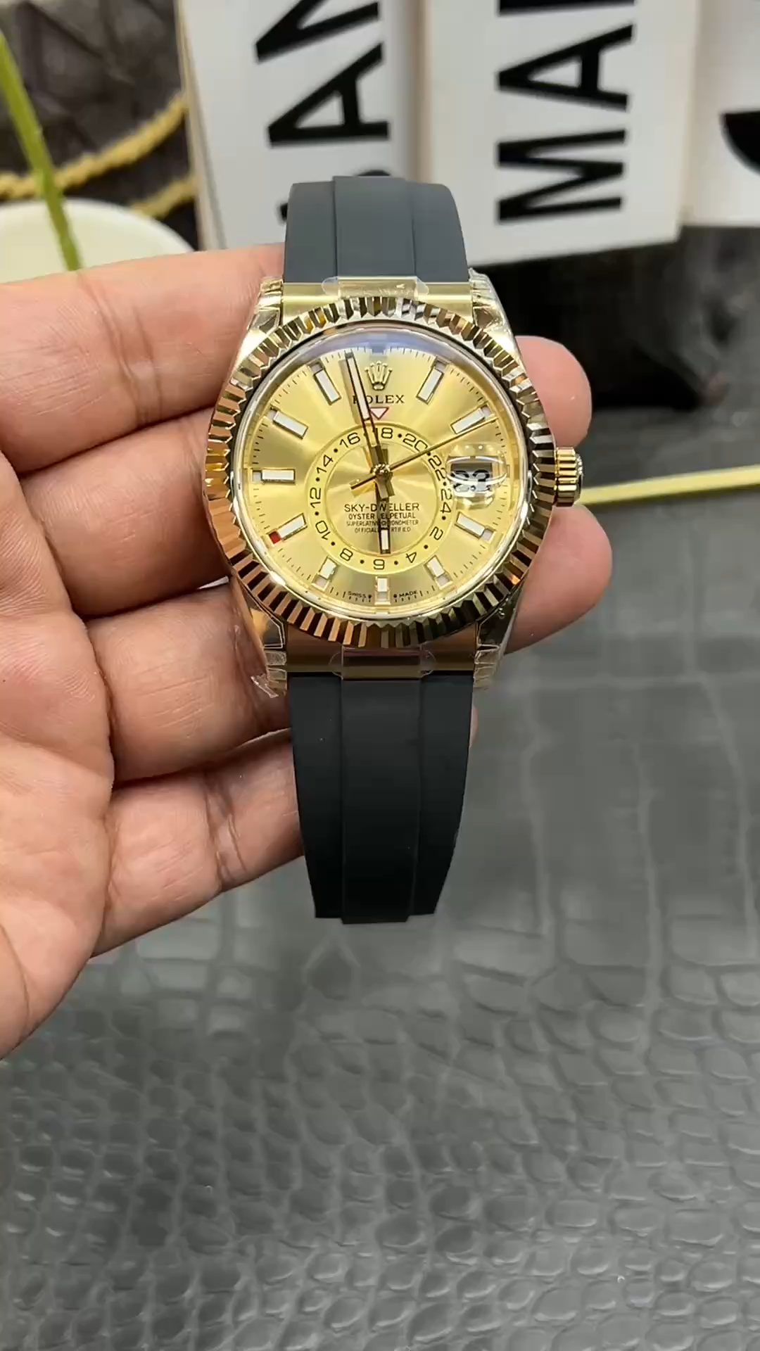 Rolex Sky Dweller m336238 0001 42MM - Video