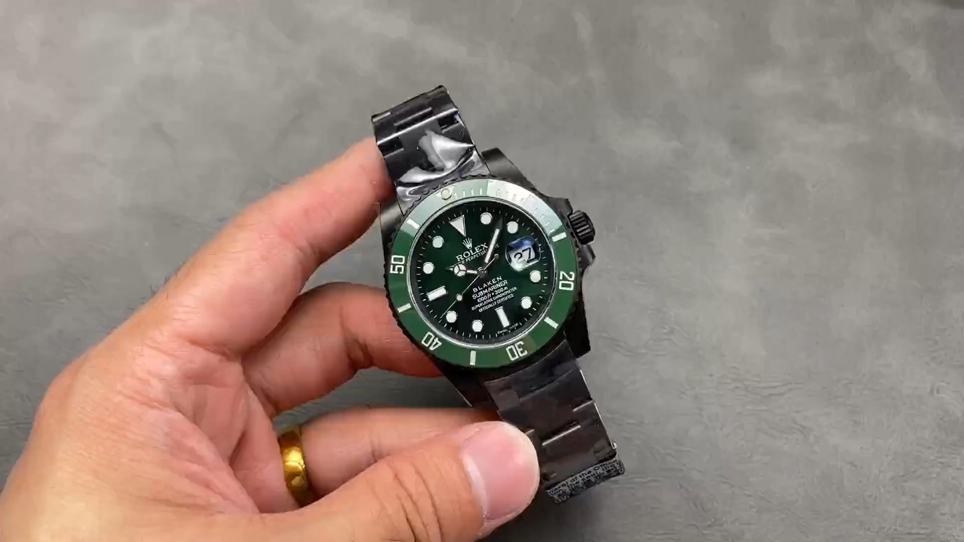 Rolex Submariner 'Hulk' 116610LV - Video