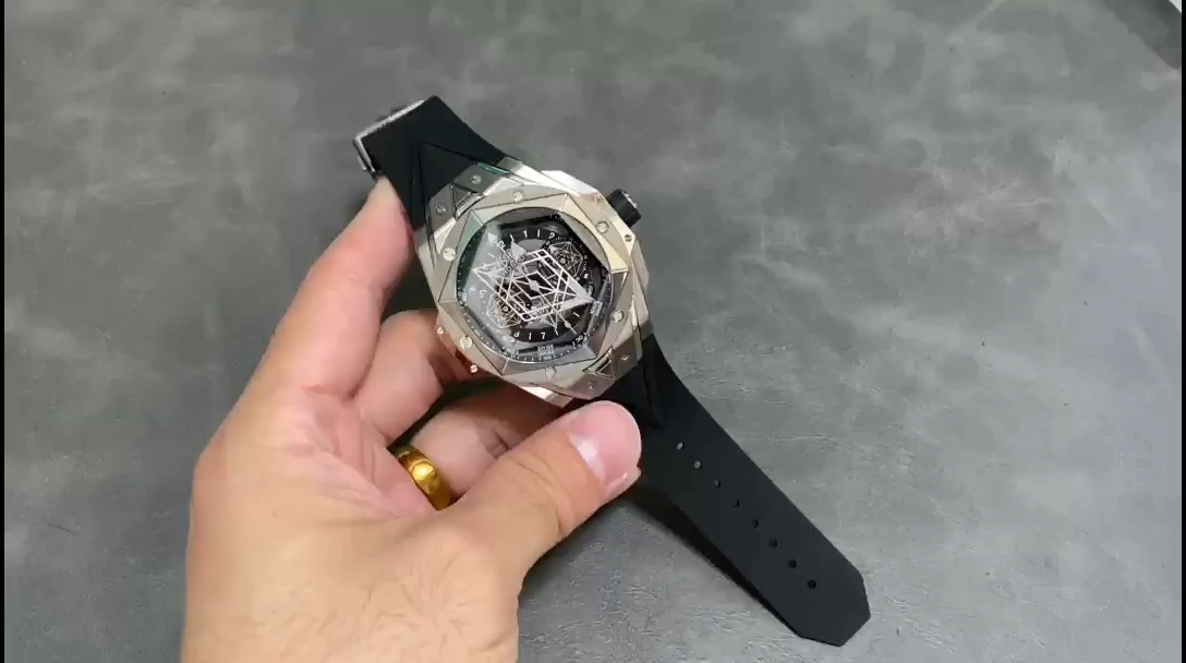 Strap in hand: Hublot Big Bang 418.NX.1107.RX.MXM19 showing black rubber strap laid out. - Video