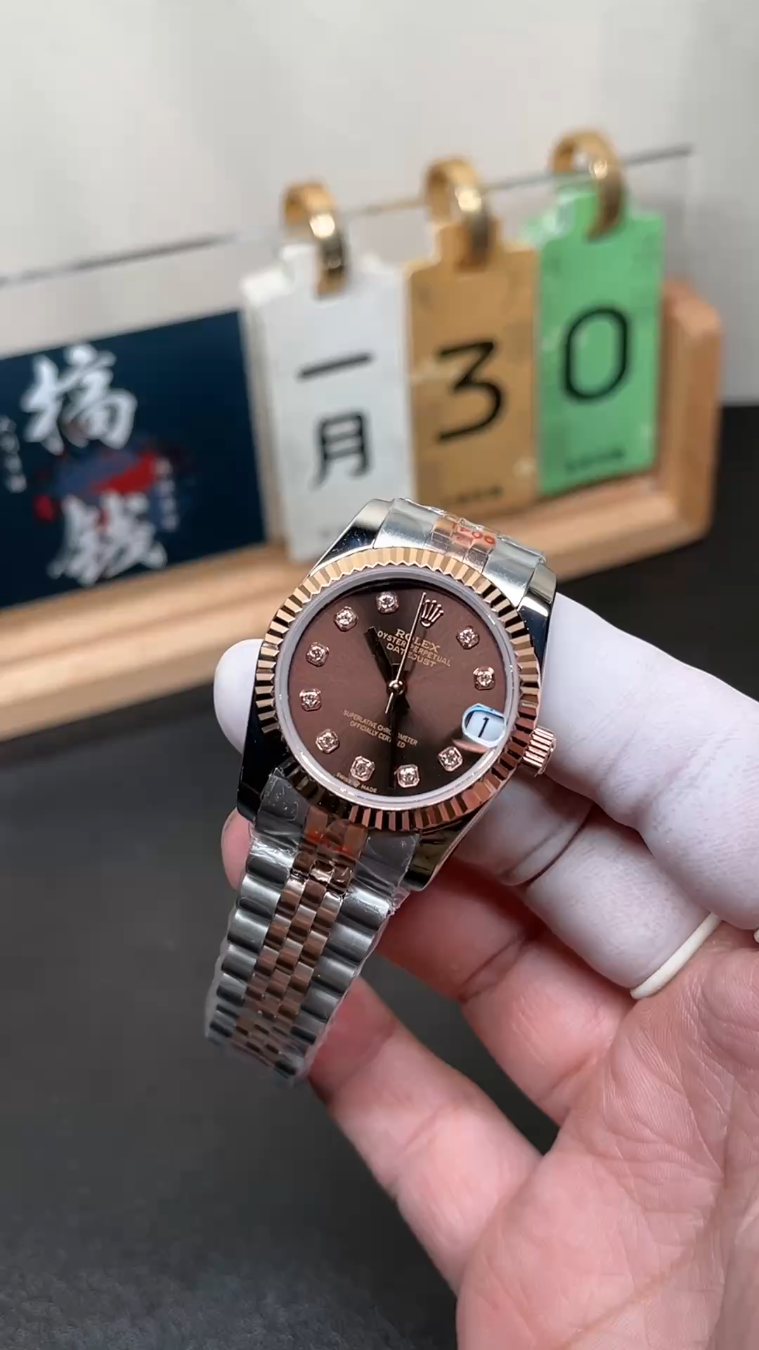 Video: Rolex Datejust 31 278271-0028 rotating showcase on two-tone Jubilee bracelet with fluted bezel and diamond markers. - Video