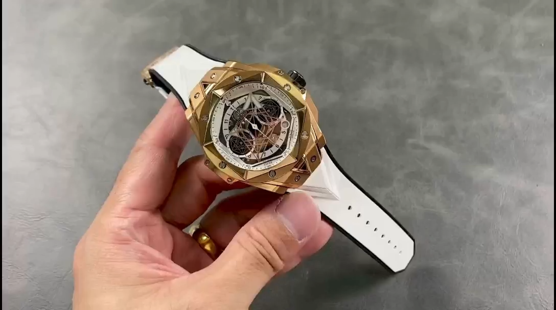 Hublot Big Bang Titanium 418.OX.2001.RX.MXM20 - Video