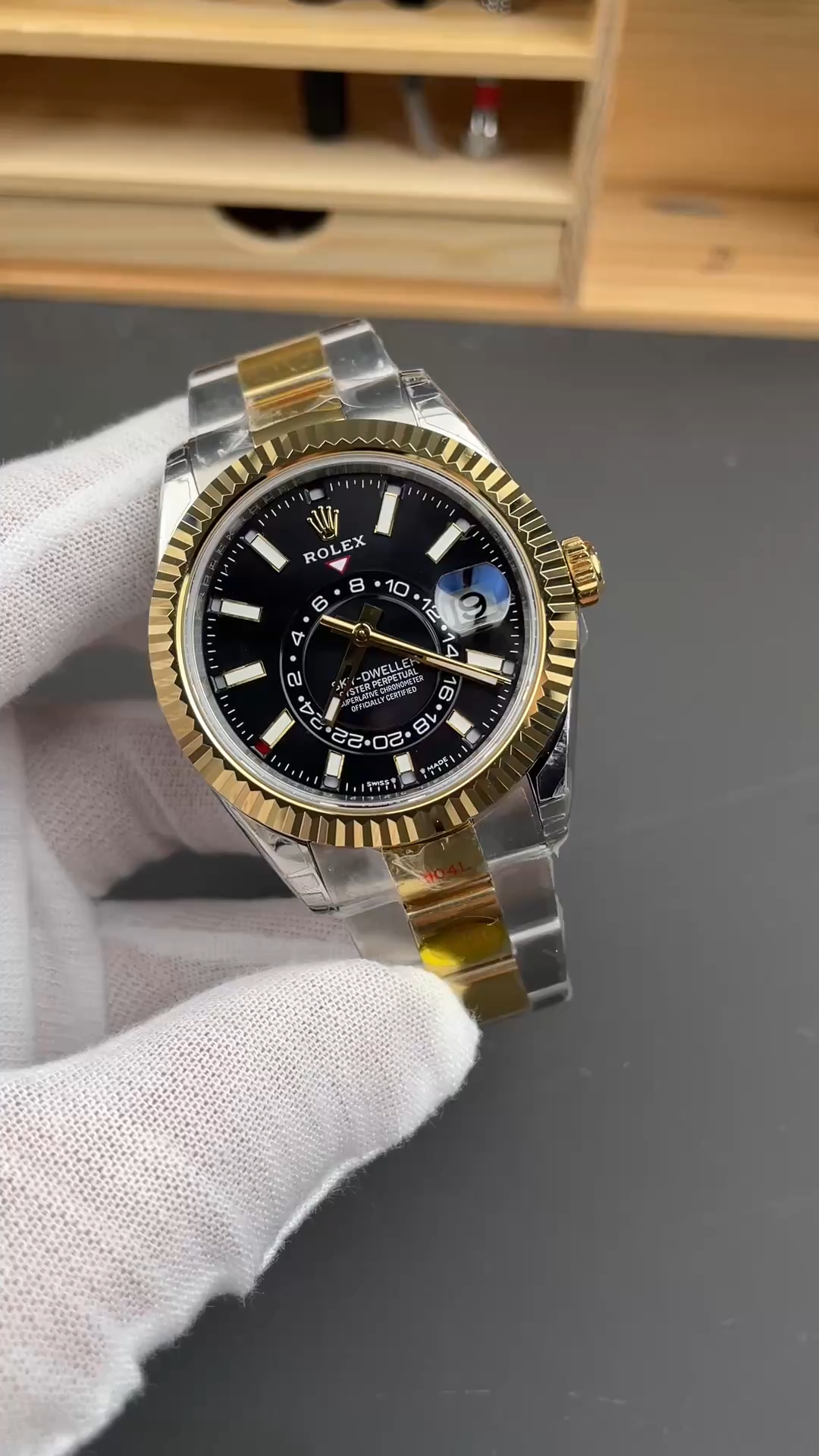 Rolex Sky Dweller 42 Oystersteel and Yellow Gold M336933 0004 Men's Watch - Video