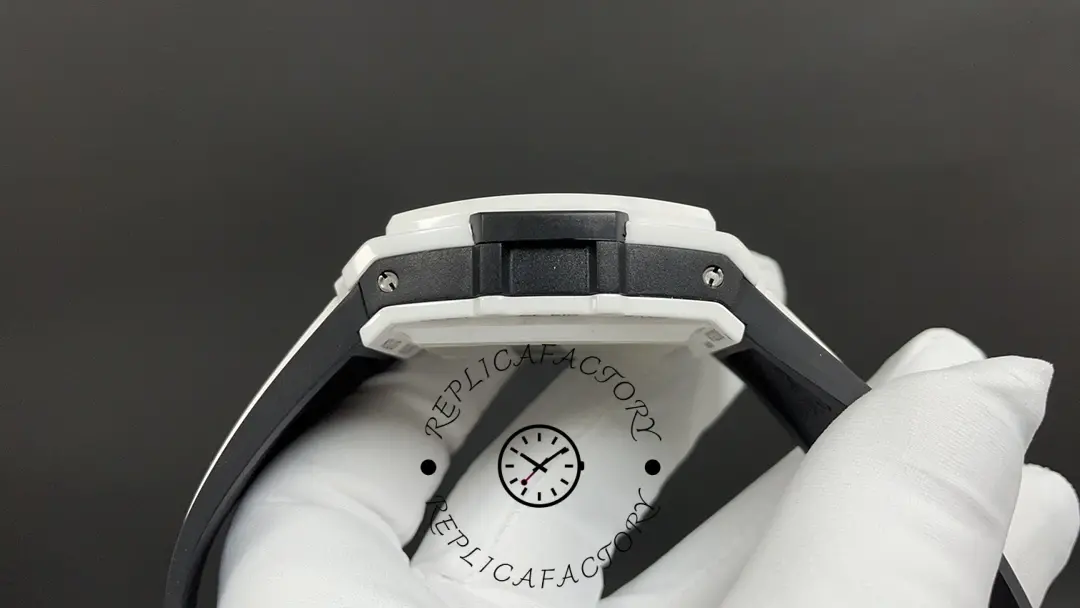 Side profile of Hublot Spirit of Big Bang 642.HX.0170.RX showing layered case construction and black mid-case.