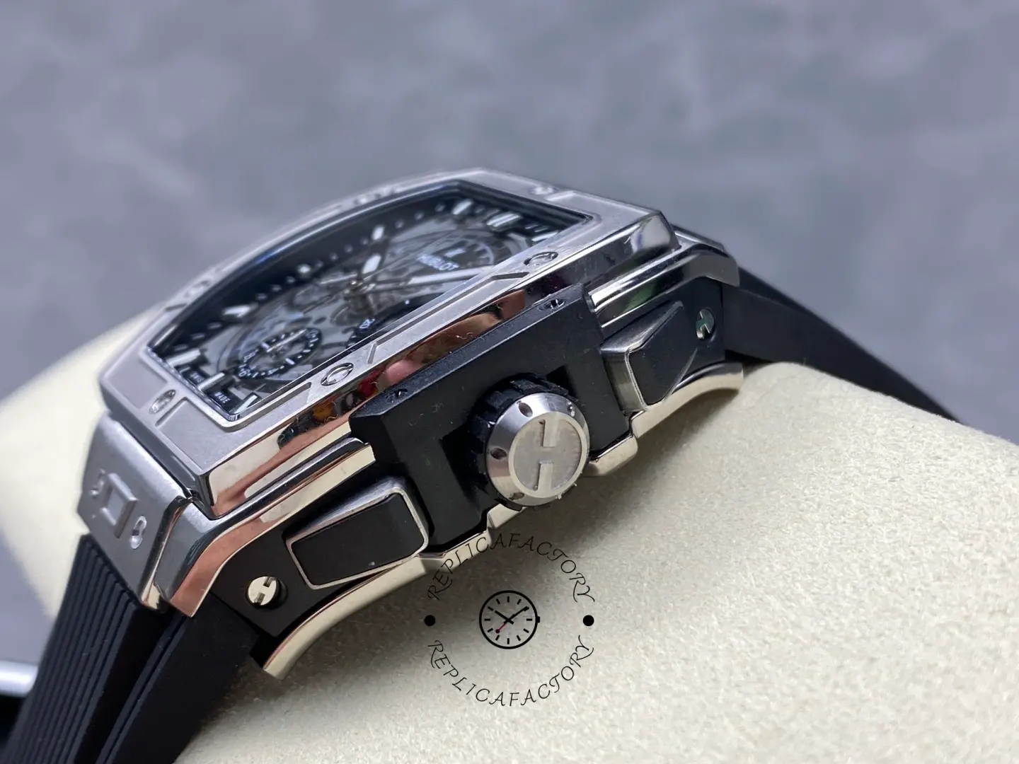 Side angle of Hublot Spirit of Big Bang 642.NX.0170.RX showing crown, pushers and case profile.