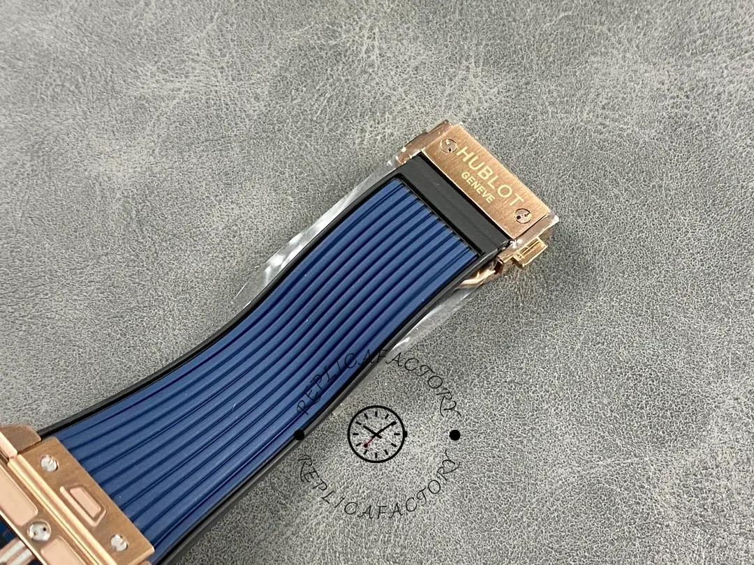 Strap buckle detail of Hublot Spirit of Big Bang 642.OX.7180.RX showing clasp hardware on blue strap.