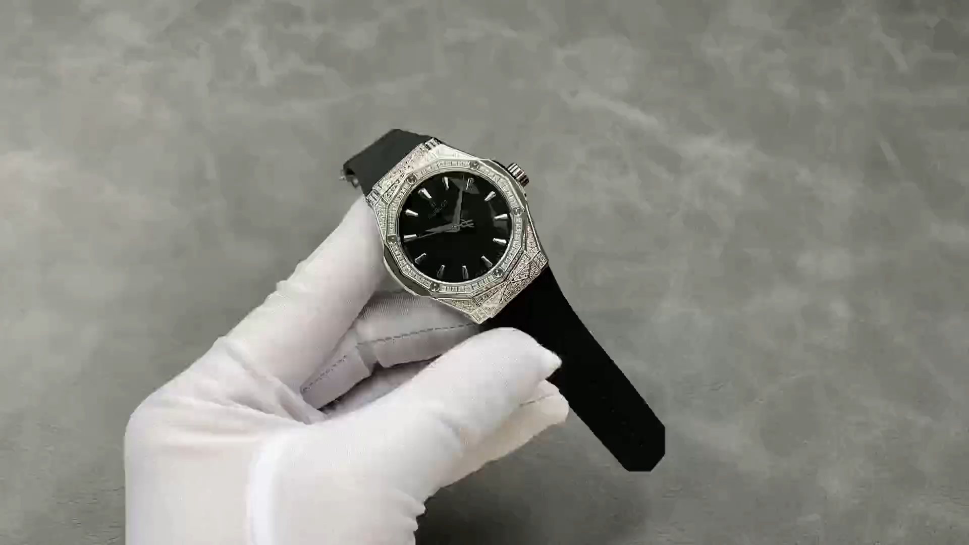 Hublot Classic Fusion 550.NS.1800.RX.1604.ORL19 40mm - Video