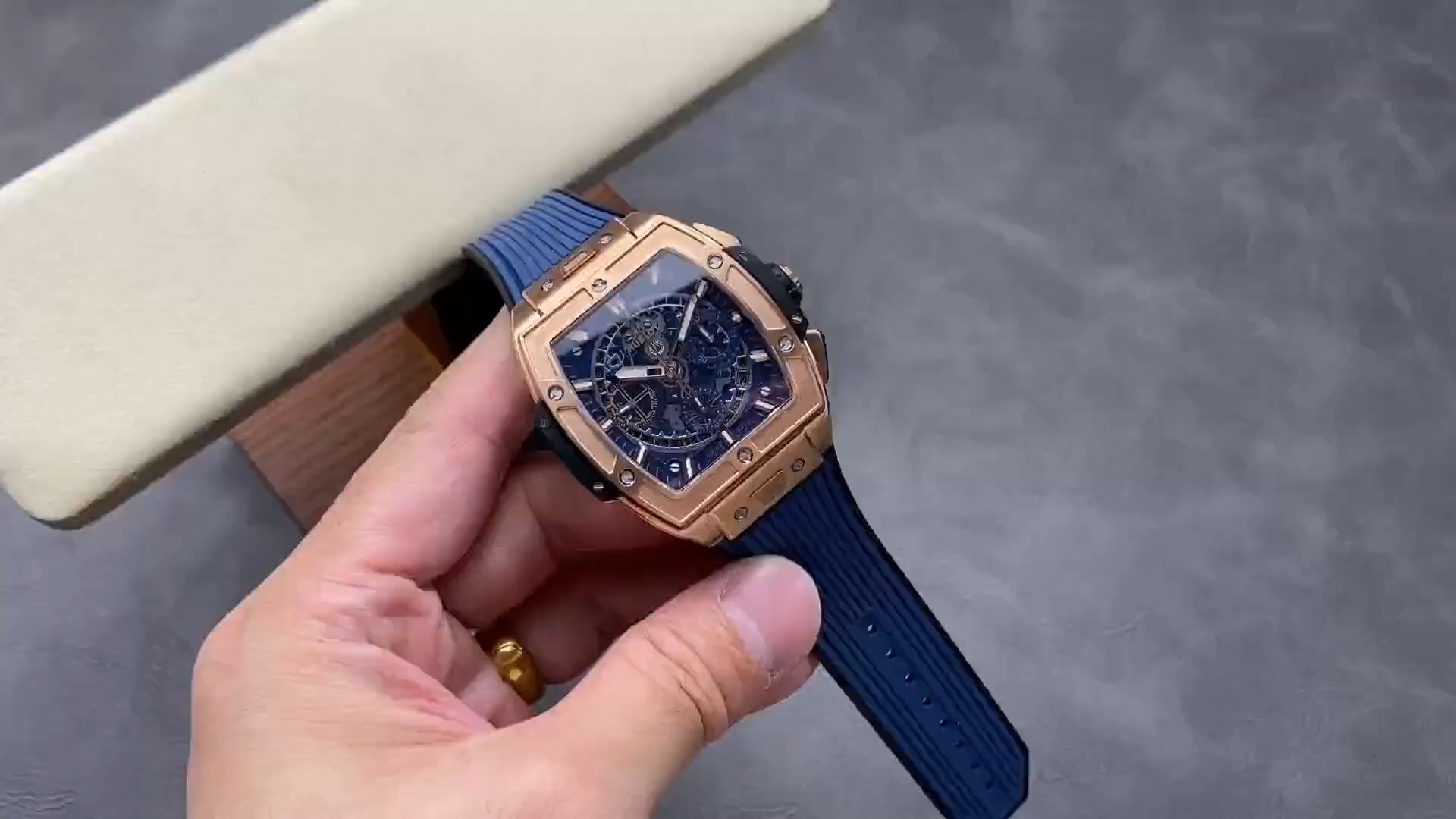 Strap in hand: Hublot Spirit of Big Bang 642.OX.7180.RX showing blue rubber strap laid out. - Video