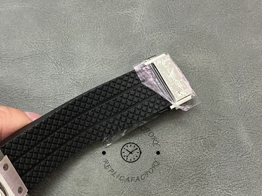 Clasp close-up of Hublot Big Bang 301.SB.131.RX showing engraved clasp hardware.