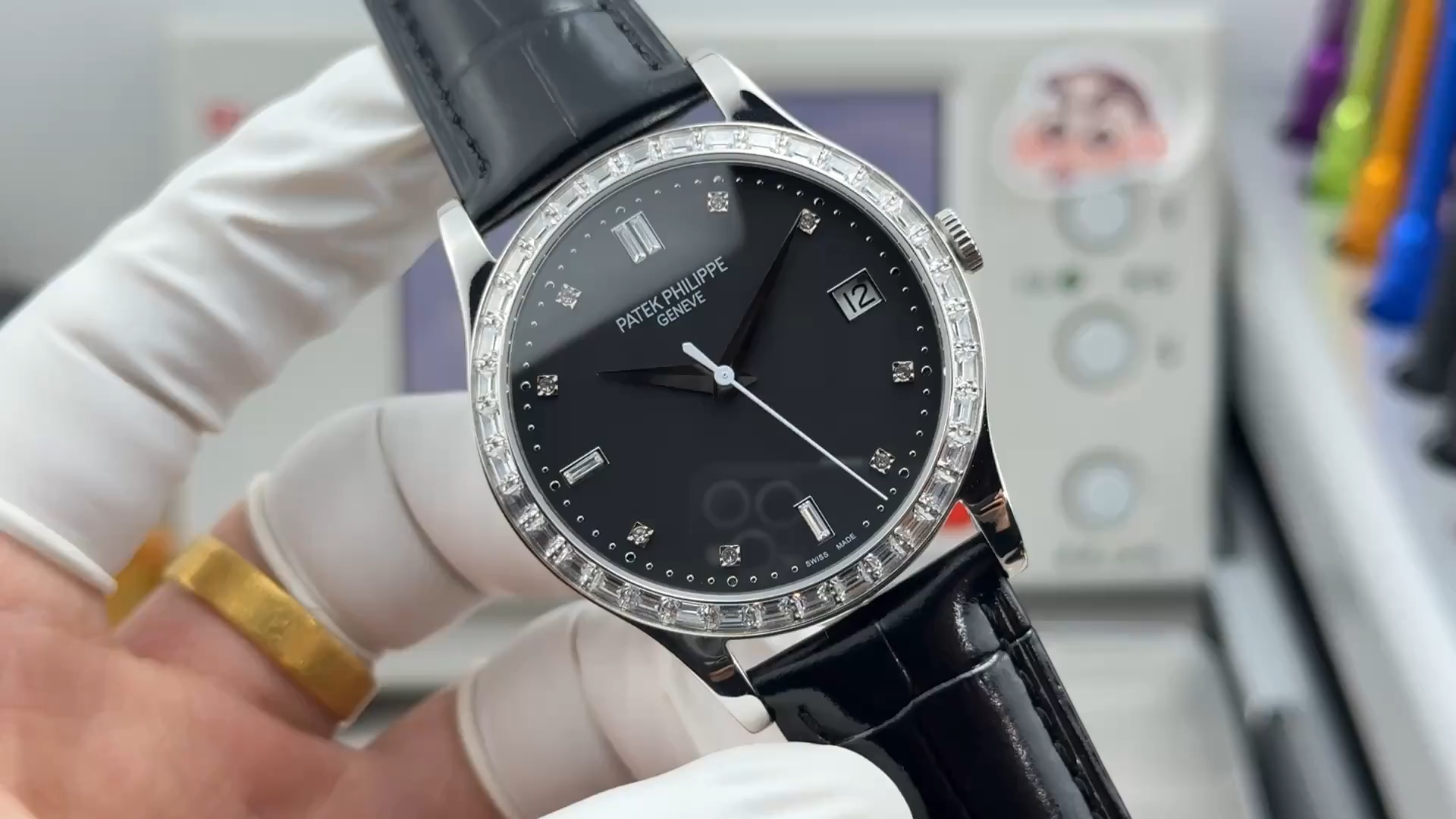 Patek Philippe Calatrava White Date Wheel Diamond-Set 5298P-010 Replica - Video