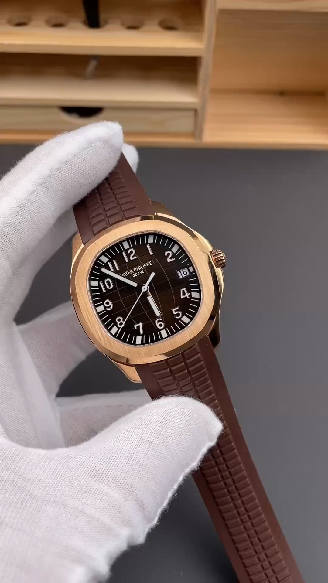 Replica Patek Philippe Aquanaut 5167R 001 40mm Mens Watch - Video