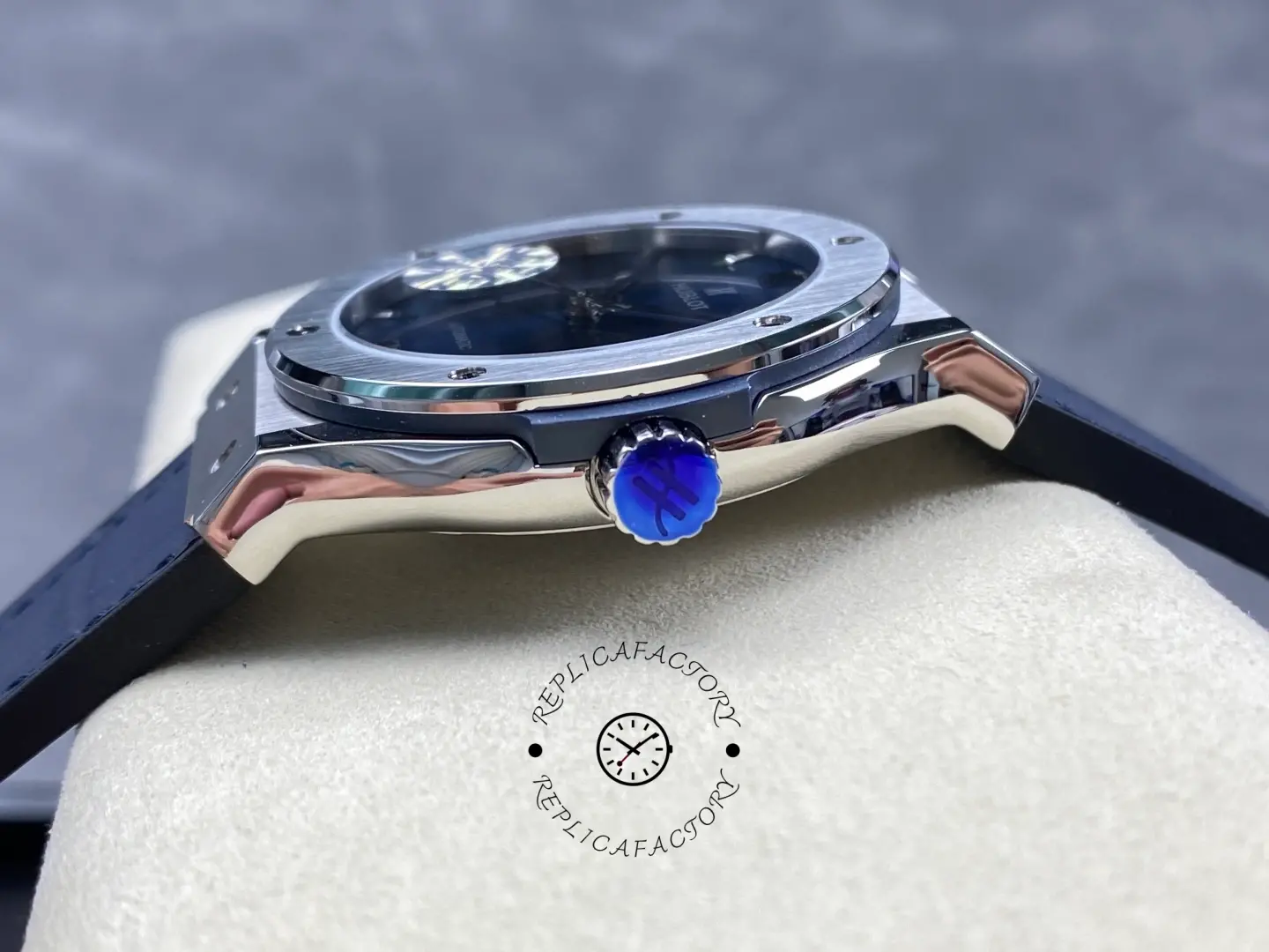 Side profile of Hublot Classic Fusion 542.NX.7170.LR showing slim titanium case and crown.