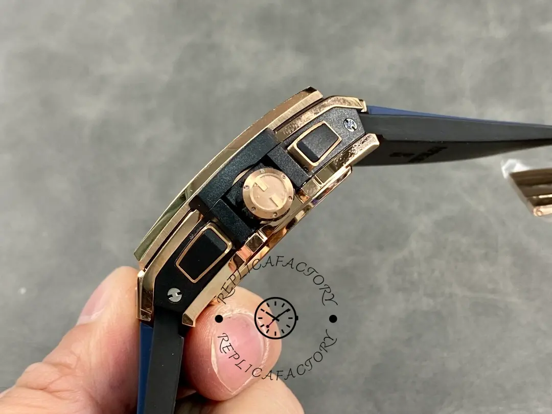 Crown and pushers close-up of Hublot Spirit of Big Bang 642.OX.7180.RX showing side controls.