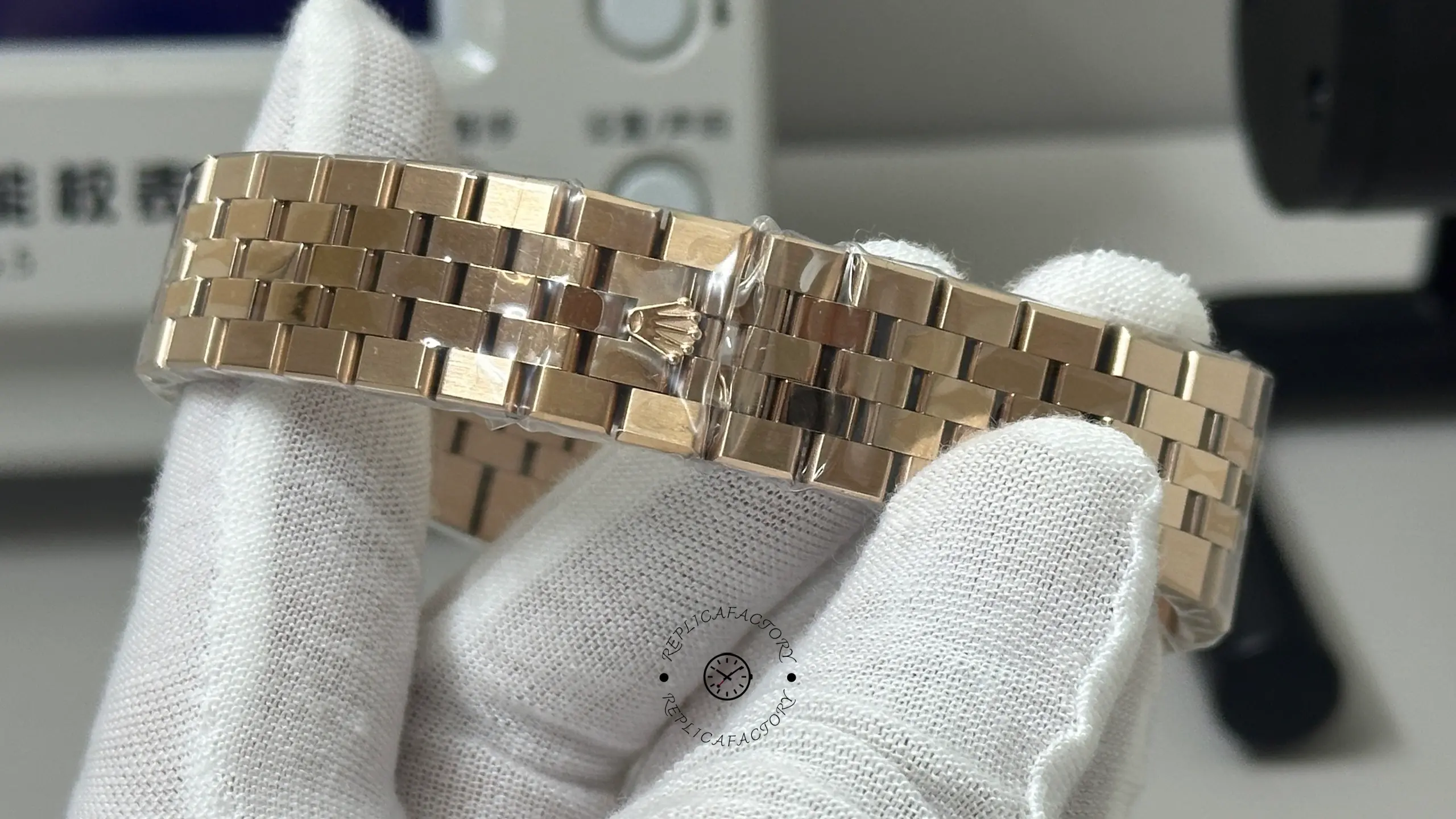 Bracelet close-up of Rolex Land-Dweller M127235-0001 showing the integrated rose gold links and clasp area.
