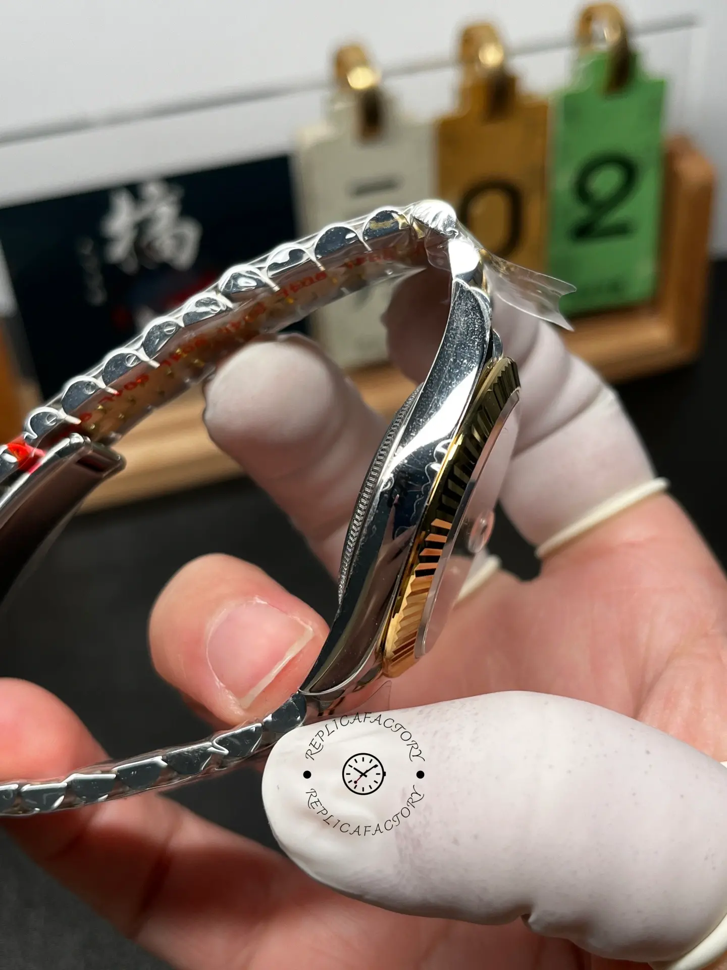 Case profile view of Rolex Datejust M126333-0012 focusing on polished case side and bezel height.