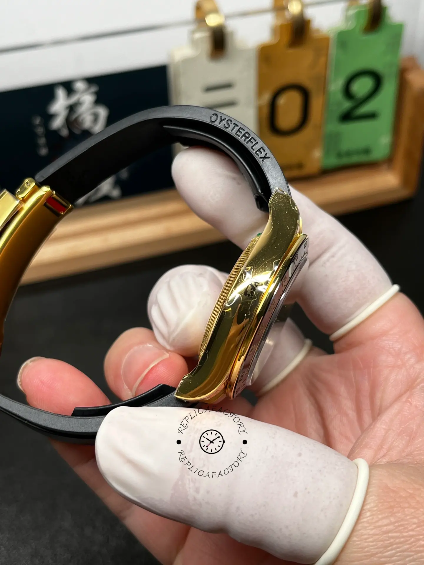 Side view of Rolex Daytona 126518LN-0014 highlighting case thickness and Oysterflex strap curve.