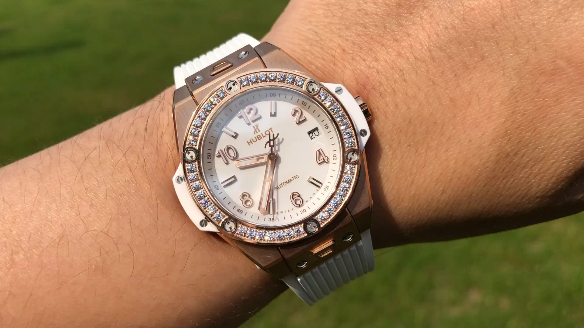 1:1 Clone Hublot Big Bang 465.OE.2080.RW.1204 One Click 39 Diamond-Set - Video