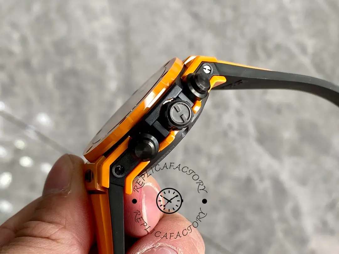 Macro side detail of Hublot Big Bang Unico 441.CU.5910.RX showing case flank and pushers.