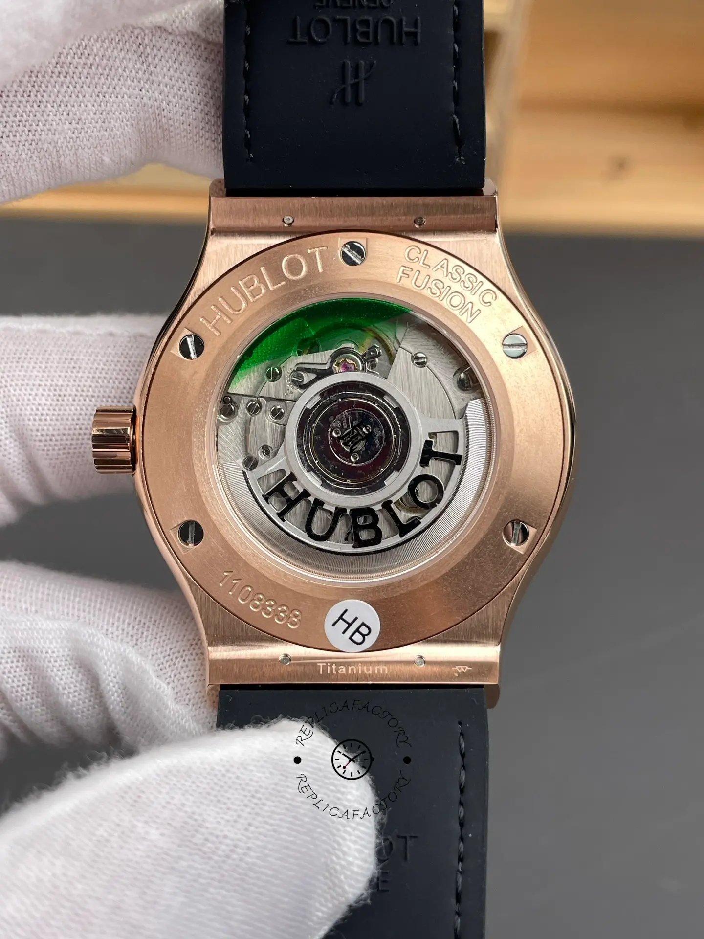 Exhibition caseback of Hublot Classic Fusion King Gold 542.OX.1181.RX 42mm showing automatic movement.