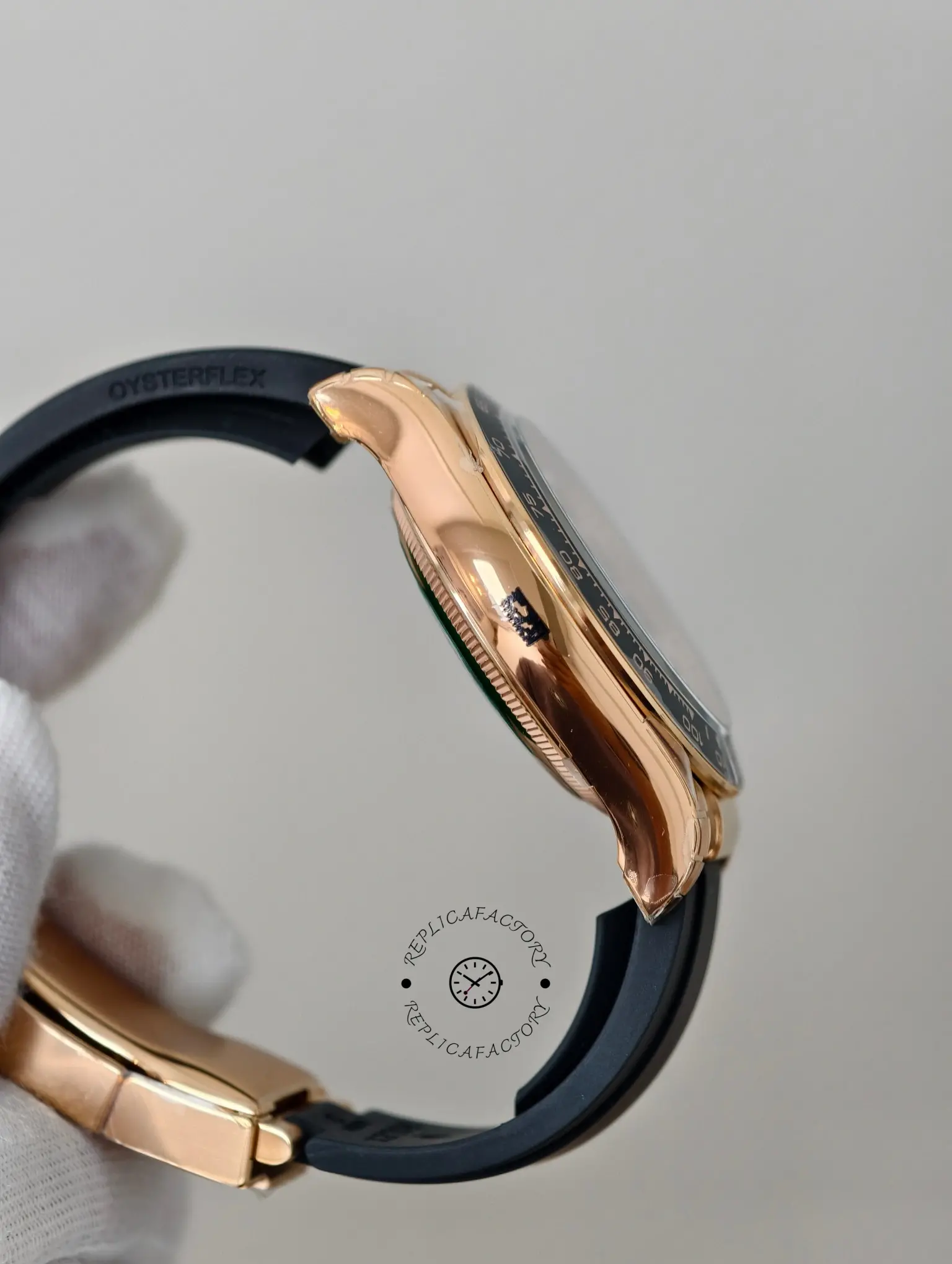 Side profile of the Rolex Daytona 126515LN-0004 showing the slim case and curved Oysterflex strap.