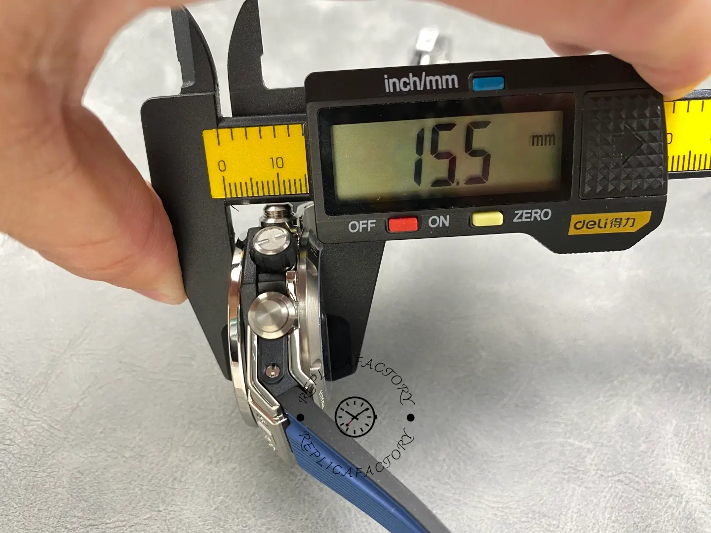 Caliper measurement of Hublot Big Bang Unico 441.NX.5171.RX showing case thickness reading.