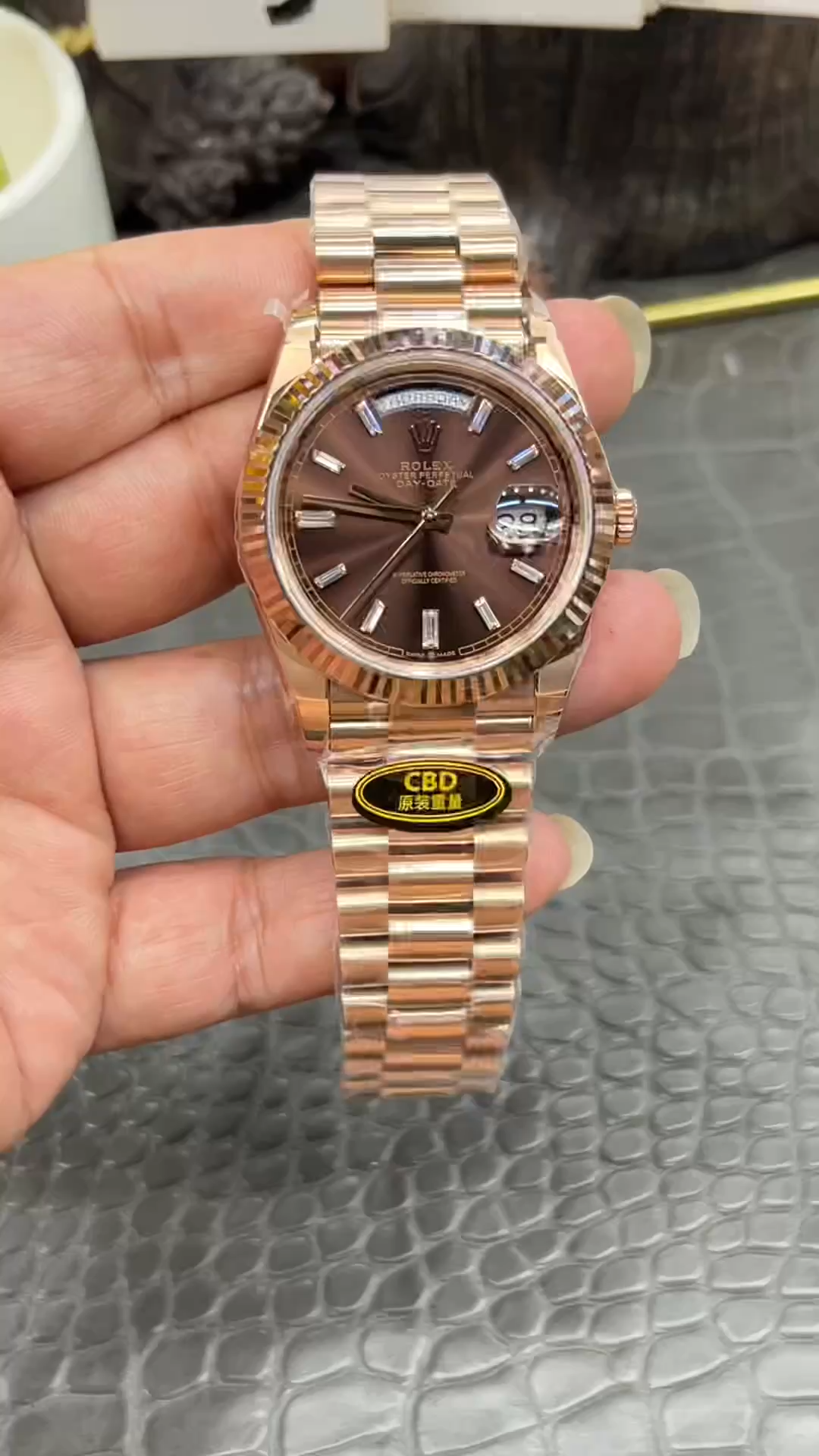 Rolex Day Date 40 18kt Everose Gold Rolex President Chocolate Dial m228235 0003 - Video