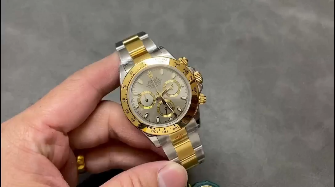 Hand-held video view of the Rolex Cosmograph Daytona 116503 40MM, rhodium dial and bezel visible. - Video