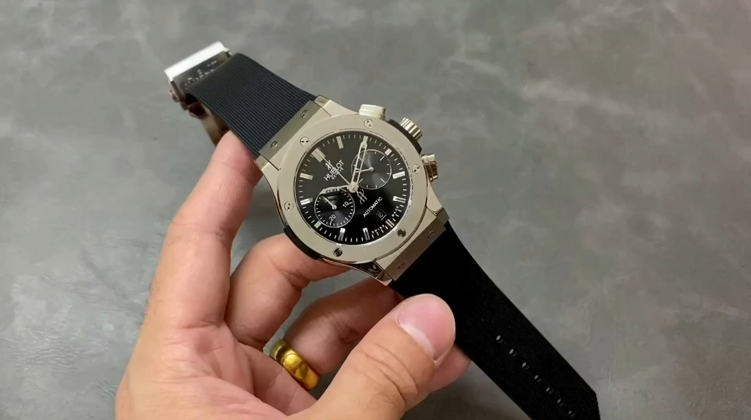 Hublot Classic Fusion 521.NX.1170.RX 45MM Mens