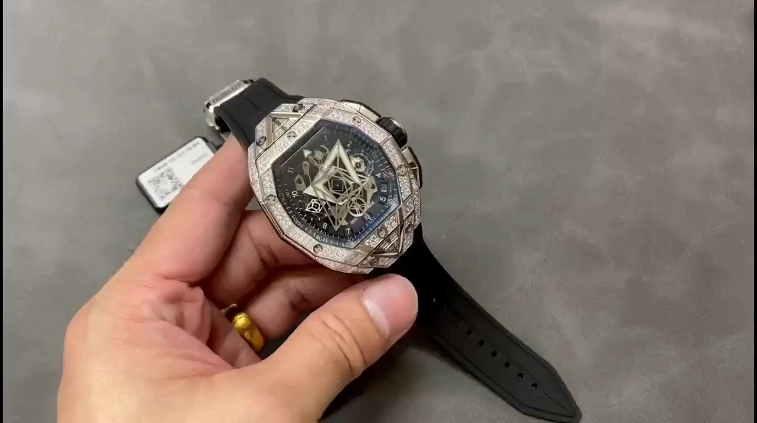 Hublot Spirit of Big Bang 648.NX.0107.RX.1604.MXM23 42mm - Video